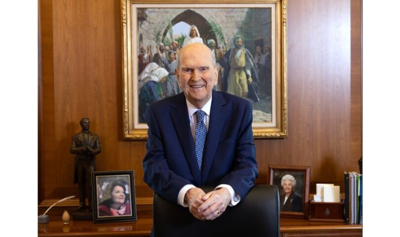 La Iglesia de Jesucristo de los Santos de los Últimos Días publica una foto del presidente Nelson en la víspera de su cumpleaños número 101
