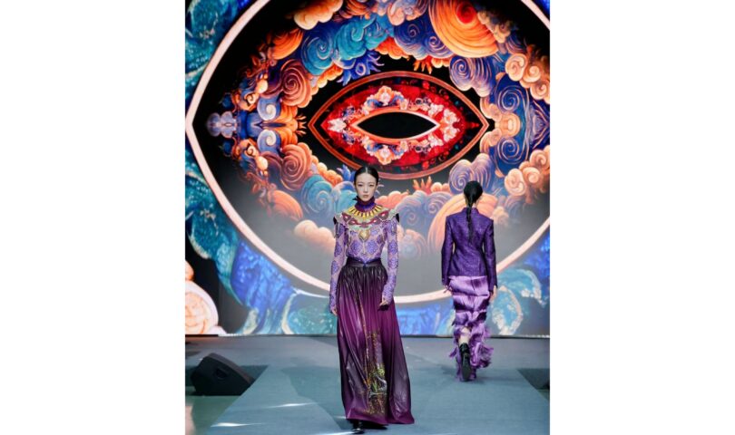 The Second Silk Fashion Gala Opens at China National Silk Museum